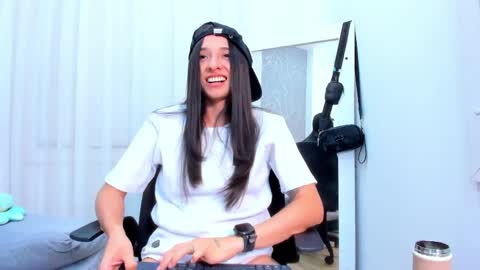 Snapshot of viictoriiasaenz chatting on 04/11/26, 07:45 viictoriiasaenz online show from 04/11/26, 07:45