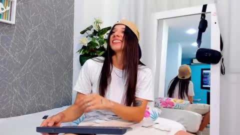 viictoriiasaenz online show from 06/02/26, 01:18