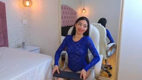 Violet  online show from 12/21/25, 08:05