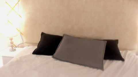 Snapshot of viiolet_whitee chatting on 03/29/26, 12:32 Violet online show from 03/29/26, 12:32