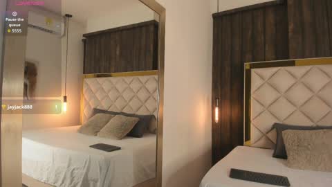 Snapshot of viiolet_whitee chatting on 04/04/26, 01:08 Violet online show from 04/04/26, 01:08