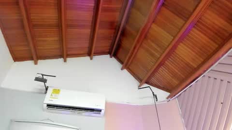 Viiolett online show from 11/23/25, 12:16