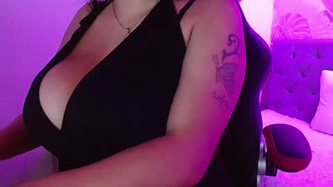 Snapshot of viiolleta chatting on 02/03/25, 12:36 viioleta online show from 02/03/25, 12:36