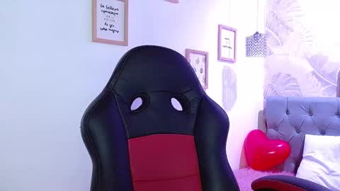 Snapshot of viiolleta chatting on 02/15/25, 12:11 viioleta online show from 02/15/25, 12:11