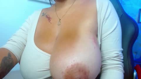 Snapshot of viiolleta chatting on 10/11/25, 12:58 viioleta online show from 10/11/25, 12:58