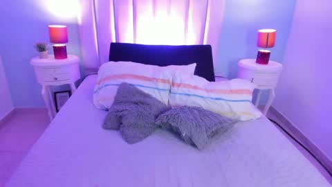 Snapshot of viiooleet chatting on 05/28/26, 12:35 Violet online show from 05/28/26, 12:35
