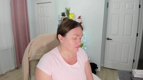 Snapshot of vika7333 chatting on 12/10/24, 12:49 Ukrainian-woman online show from 12/10/24, 12:49