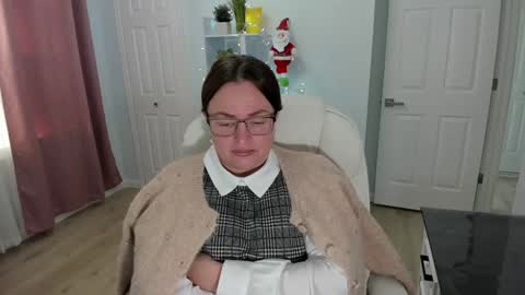 Snapshot of vika7333 chatting on 12/13/24, 03:54 Ukrainian-woman online show from 12/13/24, 03:54