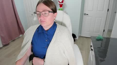 Snapshot of vika7333 chatting on 12/16/24, 06:16 Ukrainian-woman online show from 12/16/24, 06:16