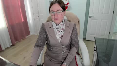 Snapshot of vika7333 chatting on 12/23/24, 02:28 Ukrainian-woman online show from 12/23/24, 02:28