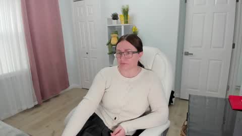 Snapshot of vika7333 chatting on 02/07/25, 03:30 Ukrainian-woman online show from 02/07/25, 03:30