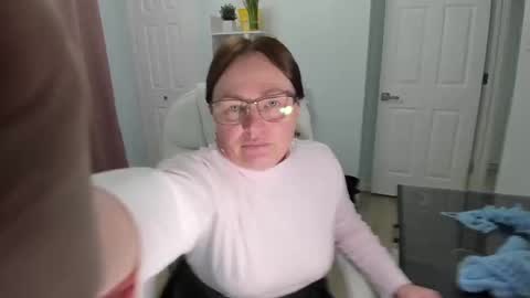 Snapshot of vika7333 chatting on 02/12/25, 05:26 Ukrainian-woman online show from 02/12/25, 05:26