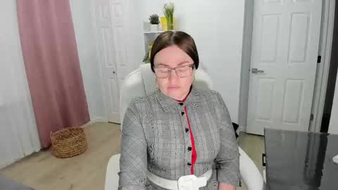 Snapshot of vika7333 chatting on 02/18/25, 12:06 Ukrainian-woman online show from 02/18/25, 12:06