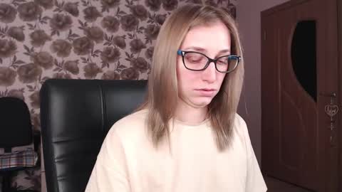 Vika online show from 12/06/24, 02:46