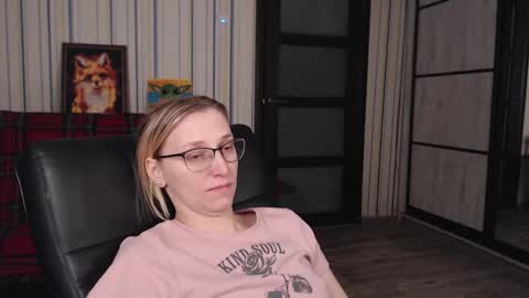 Snapshot of vikaericka chatting on 03/18/26, 06:22 Vika online show from 03/18/26, 06:22
