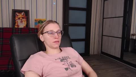 Snapshot of vikaericka chatting on 03/19/26, 06:50 Vika online show from 03/19/26, 06:50