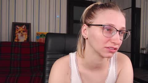 Snapshot of vikaericka chatting on 03/19/26, 06:56 Vika online show from 03/19/26, 06:56