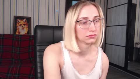 Snapshot of vikaericka chatting on 03/21/26, 07:46 Vika online show from 03/21/26, 07:46