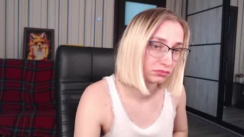 Snapshot of vikaericka chatting on 03/21/26, 08:19 Vika online show from 03/21/26, 08:19