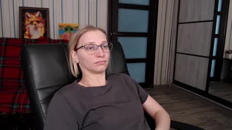 Snapshot of vikaericka chatting on 03/27/26, 08:37 Vika online show from 03/27/26, 08:37