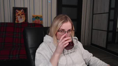 Snapshot of vikaericka chatting on 03/31/26, 07:14 Vika online show from 03/31/26, 07:14