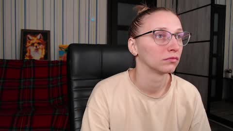 Snapshot of vikaericka chatting on 04/05/26, 04:04 Vika online show from 04/05/26, 04:04