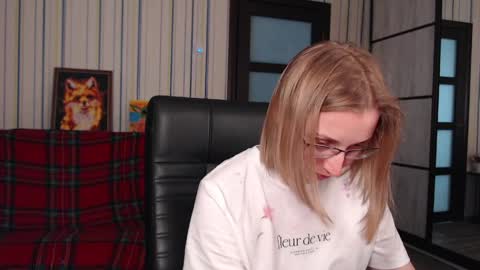 Snapshot of vikaericka chatting on 04/15/26, 07:26 Vika online show from 04/15/26, 07:26