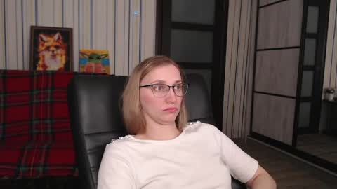 Snapshot of vikaericka chatting on 04/19/26, 04:39 Vika online show from 04/19/26, 04:39