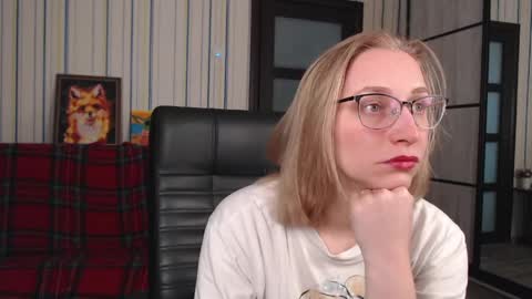 Snapshot of vikaericka chatting on 04/28/26, 04:28 Vika online show from 04/28/26, 04:28
