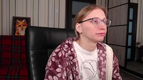 Snapshot of vikaericka chatting on 05/02/26, 01:05 Vika online show from 05/02/26, 01:05