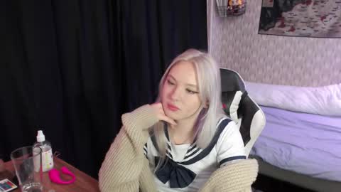 Snapshot of vikapowers chatting on 12/04/24, 11:57 vikapowers online show from 12/04/24, 11:57