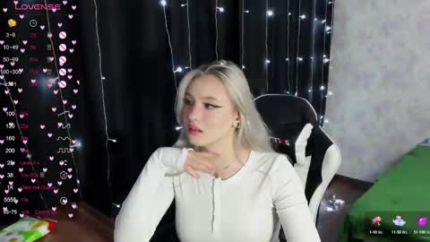 Snapshot of vikapowers chatting on 02/12/25, 10:59 vikapowers online show from 02/12/25, 10:59