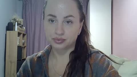 viki_red online show from 11/04/25, 06:56