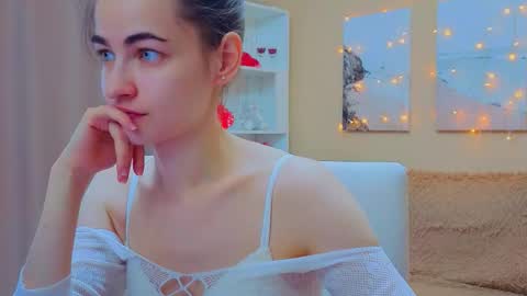 Snapshot of vikiberry chatting on 03/19/26, 05:00 vikiberry online show from 03/19/26, 05:00