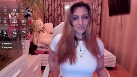 Snapshot of vikilove_ chatting on 07/25/26, 05:43 Victoria online show from 07/25/26, 05:43