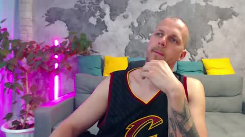 Snapshot of vikingchrisss chatting on 07/17/26, 10:44 vikingchrisss online show from 07/17/26, 10:44