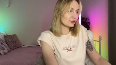 Snapshot of vikky_moon chatting on 05/12/26, 01:03 Vikky online show from 05/12/26, 01:03