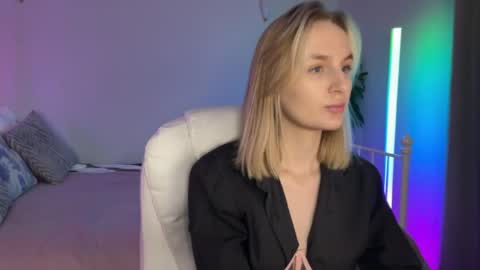 Snapshot of vikky_moon chatting on 05/13/26, 12:41 Vikky online show from 05/13/26, 12:41