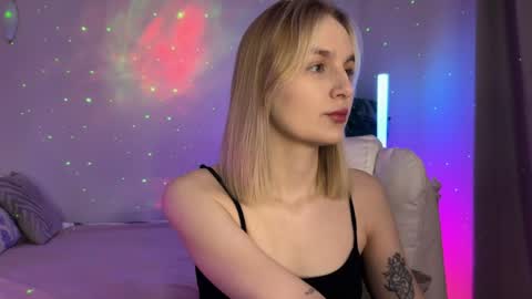 Snapshot of vikky_moon chatting on 05/14/26, 12:50 Vikky online show from 05/14/26, 12:50