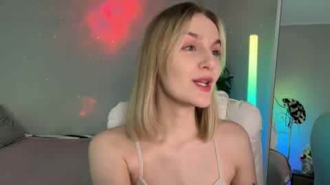 Snapshot of vikky_moon chatting on 05/26/26, 12:39 Vikky online show from 05/26/26, 12:39
