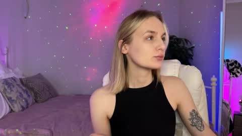 Snapshot of vikky_moon chatting on 06/01/26, 12:34 Vikky online show from 06/01/26, 12:34