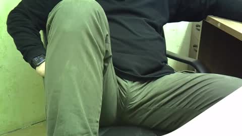 viknik16cm online show from 10/30/25, 04:58