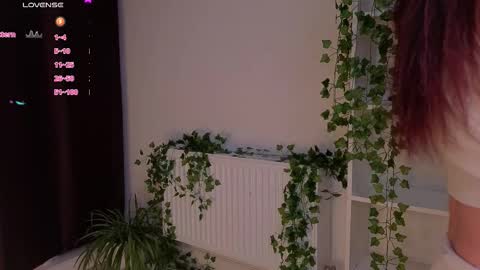 Snapshot of viksinite chatting on 03/23/26, 11:42 Vixi online show from 03/23/26, 11:42