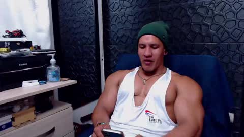 Viktor Herrera online show from 02/12/25, 03:40