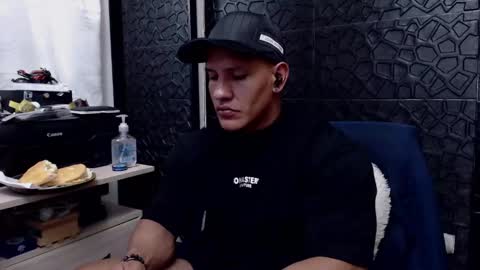 Viktor Herrera online show from 02/20/25, 01:36