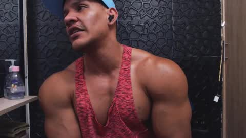 Viktor Herrera online show from 10/08/25, 03:53