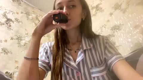 Snapshot of viktoria9898 chatting on 12/11/24, 05:10 Sweett online show from 12/11/24, 05:10