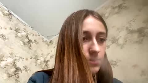 Snapshot of viktoria9898 chatting on 12/17/24, 06:24 Sweett online show from 12/17/24, 06:24