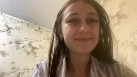 Snapshot of viktoria9898 chatting on 03/11/25, 12:33 Sweett online show from 03/11/25, 12:33