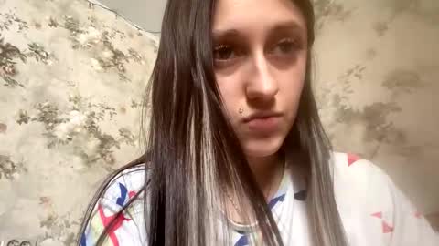 Snapshot of viktoria9898 chatting on 09/23/25, 11:35 Sweett online show from 09/23/25, 11:35